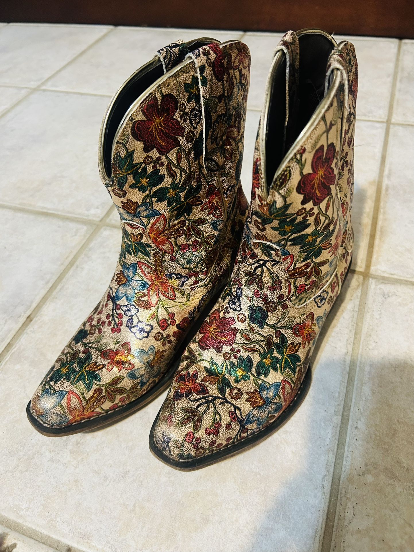  Women’s Cowboy Boots 