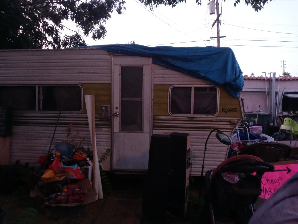 Komfort Trailer W/Everything In It