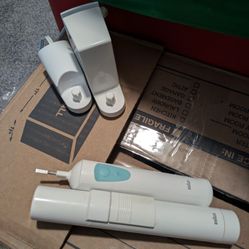 2 Braun Electric Toothbrushs 