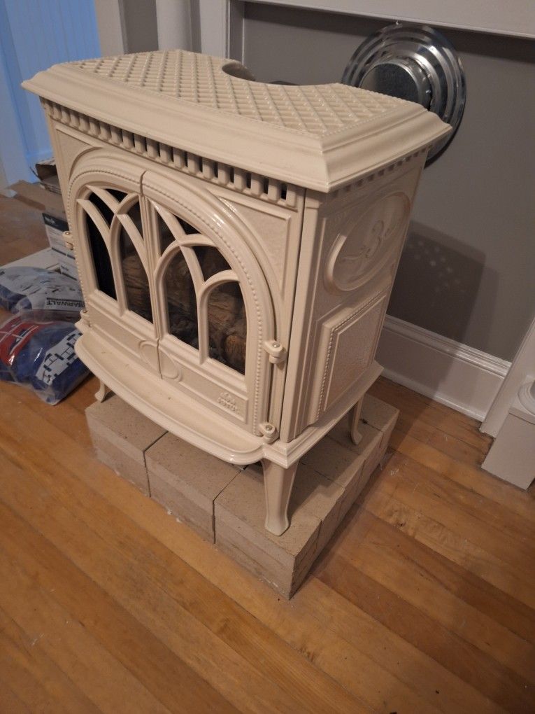 JOTUL GF300 ALLAGASH CAST IRON GAS- PROPANE STOVE. ( PLEASE READ DESCRIPTION )