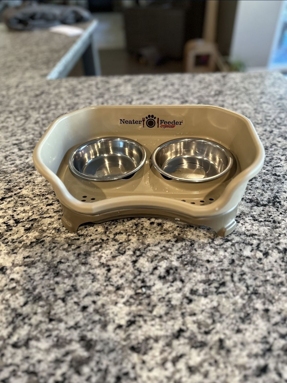 Neater Cat Feeder