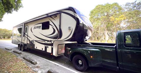 RV Fifth Wheel or Gooseneck Relocation T O W I N G