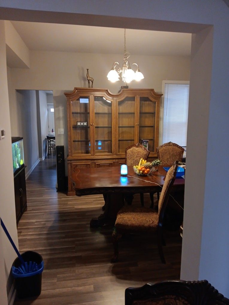 Dianette China cabinet