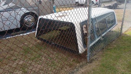 1986 leer cap 8 ft bed make offer