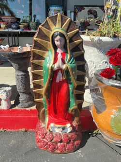 Decoración de cemento de la virgen