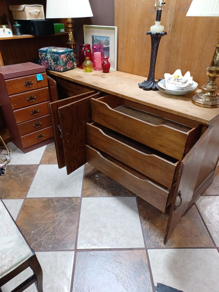 Dresser