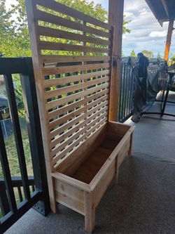 Planter Box With Privacy Screen