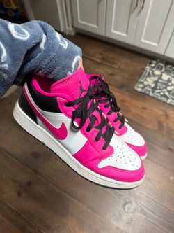 Pink Jordan Low 6.5Y