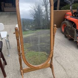 Stand Up Mirror needs to be cleaned in good condition
