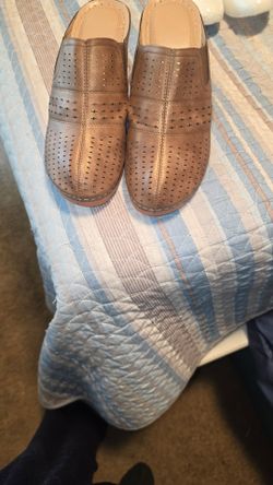Summer Shoes. Cute! Tan 10$