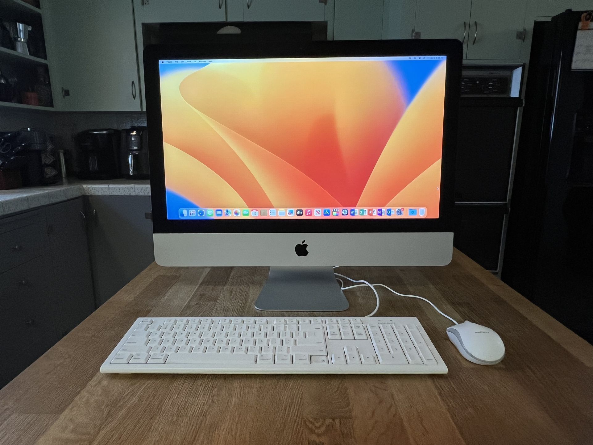 2017 Apple iMac 21.5 Inch Retina 4K - Intel i5 Quad-Core / 16GB Memory / 1TB Hard Drive / Final Cut Pro, Logic Pro + MS Office / OS Ventura