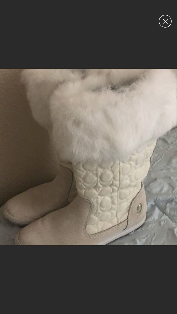 Gorgeous White Fur COACH “Talen” Boots! Perfect For Christmas!