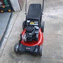 Yard Machines lawnmower starts without problems, ready to use 