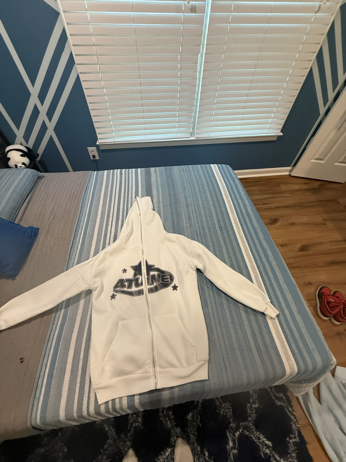 4tune white zip up