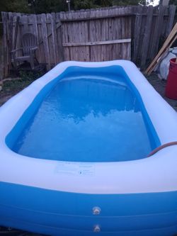 Large inflatable pool