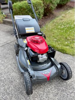 LIKE NEW HONDA LAWN MOWER HRX 217 ELECTRIC START