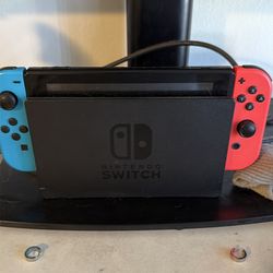Nintendo switch + controllers