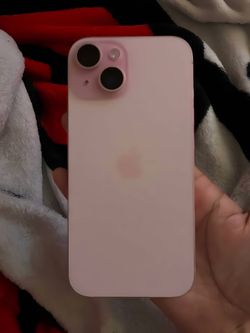 Apple iPhone 15 in Pink