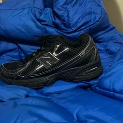 Size 5.5 Black New Balance 