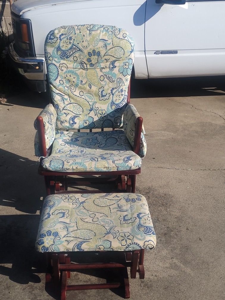 Free Awesome Rocking Chair And Foot Stool