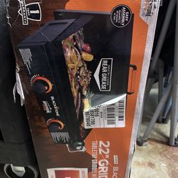 22” Tabletop Blackstone With Lid. 