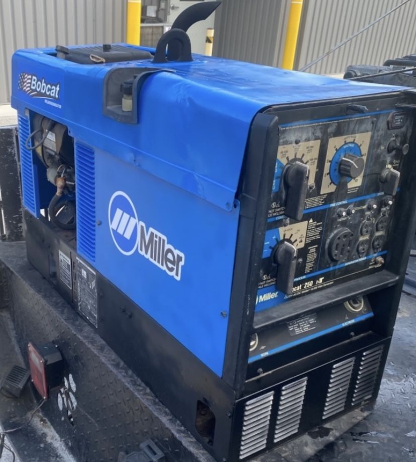 π₯ Miller Bobcat 250 NT β Welder + 10,000 Watt Generator π₯ β
Only 457 hours β low use β
Gasoline powered β fresh tune-up, work-ready β
Both welder &