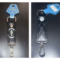 UNIVERSAL STUDIOS Harry Potter Morsmordre “Dark Mark” Faux Leather Keychain (NWT)
