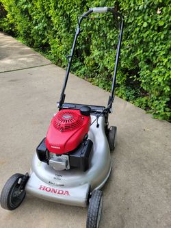 Honda HRR216/ Self-propelled/ Fully serviced