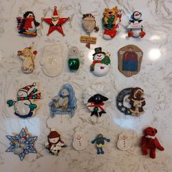 Christmas Holiday Festive Pins Brooches