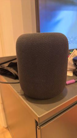 Apple HomePod 2nd generation with case