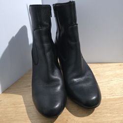 Ckarks Womens black Leather Boots, pre-owned. Size 8M
