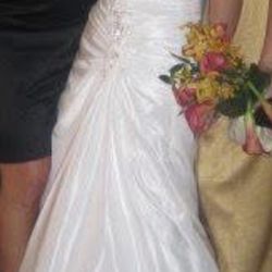 Maggie Sotero Wedding Dress & 2 Veils 