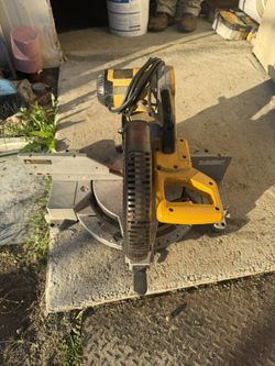 Dewalt DW716 Miter Saw