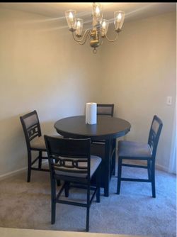 Round Brown Table With 4 Chairs