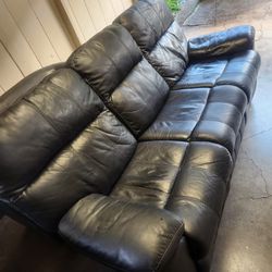Reclinable Love Seat Couch