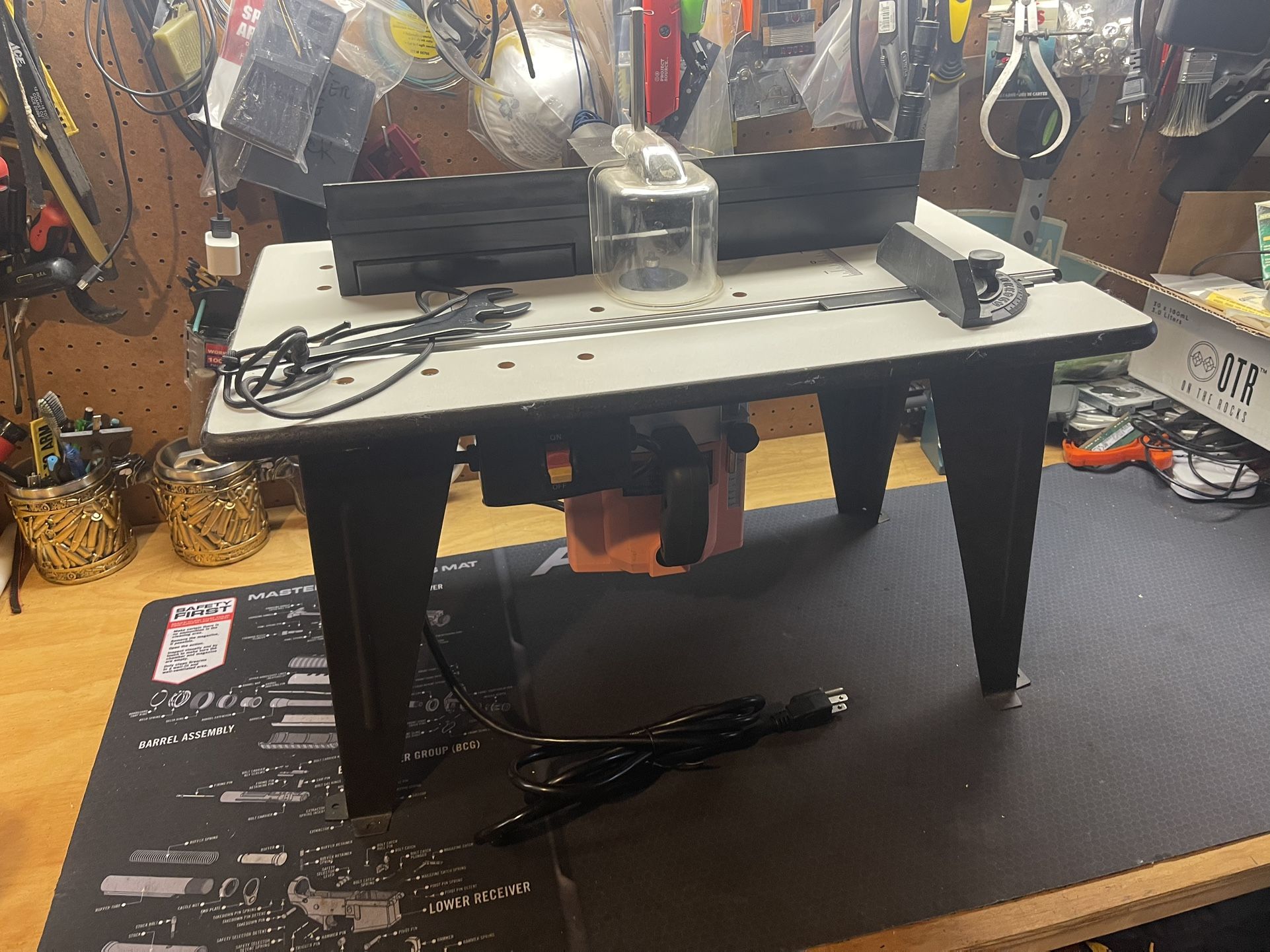 Router table with multiple bits