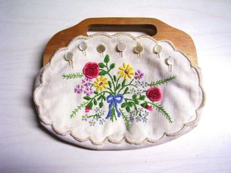 double floral embroidered Bermuda handmade purse with cedar wood handles