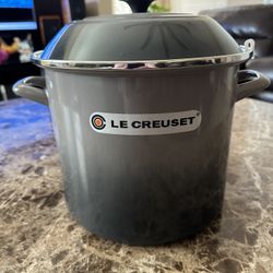 Le Creuset Covered stockpot 10qt Oyster Color 