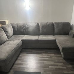 Gray U-Shaped Sectional Sofa with Chaise – Great Condition!