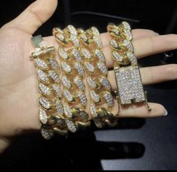 New 18 k yellow gold Cuban iced out link chain
