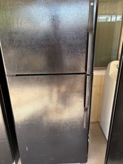 GE Black Top-Freezer Refrigerator