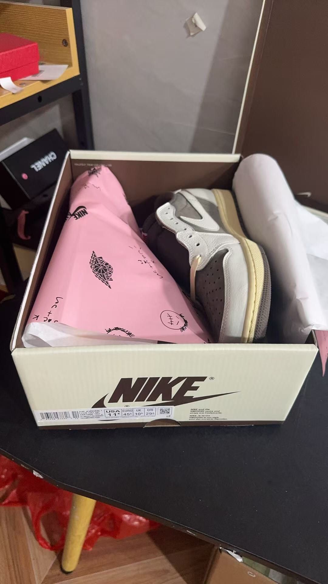 Low Top Athletic Shoes,new With Box