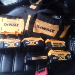 DeWalt 20V 5 Hour Lithium Ion Battery Package 