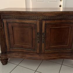 Elegant Solid Wood Cabinet / Console – High Quality & Excellent Condition