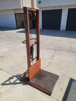Hand crank lifter 300.00 USA made