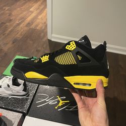 Jordan 4 thunder Sz 12.5