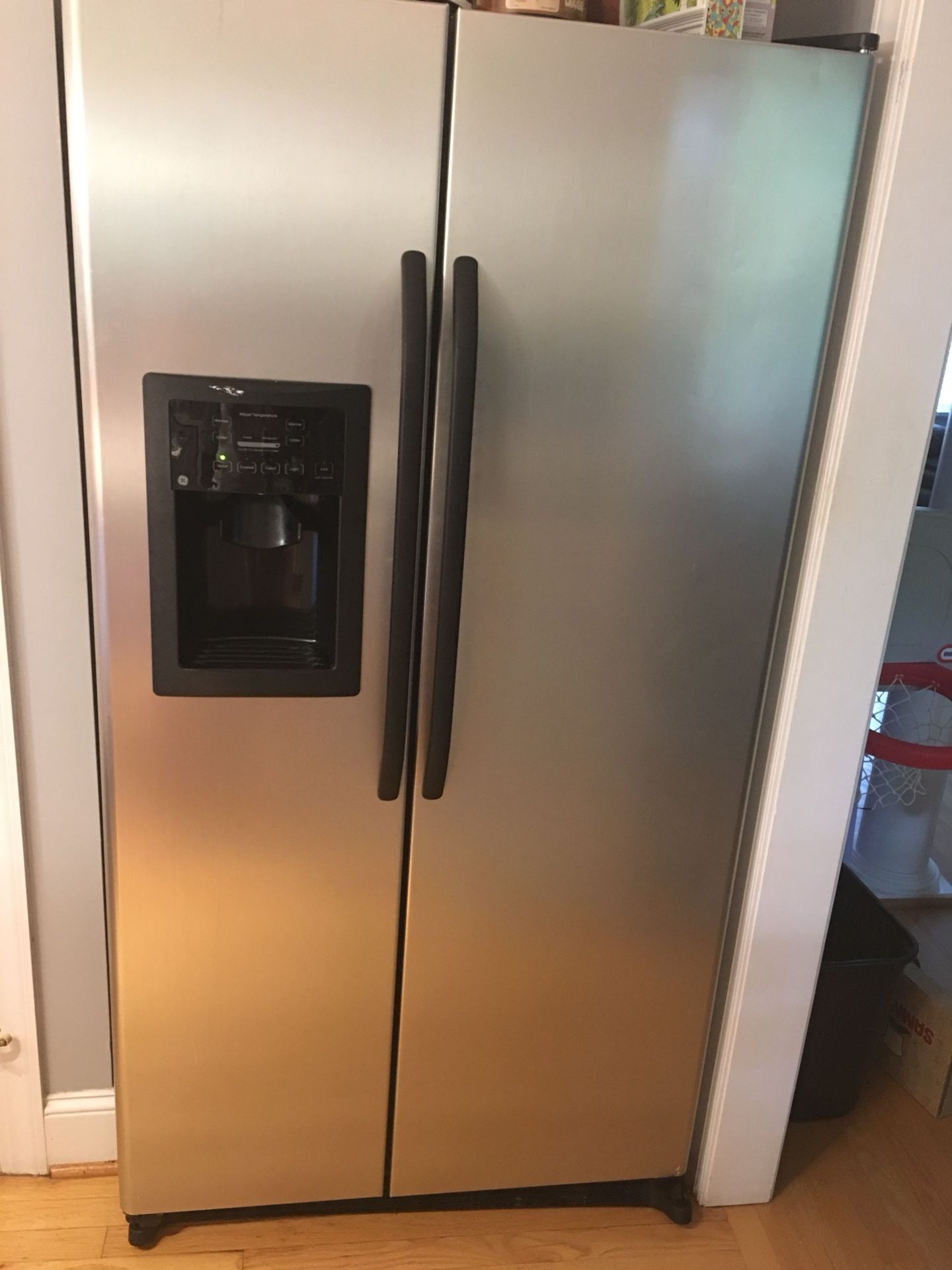 GE fridge: model Gsl25jfxnlb