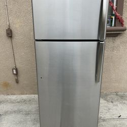 3 MONTHS WARRANTY 28x29x67 GE FRIDGE SILVER 17cuft