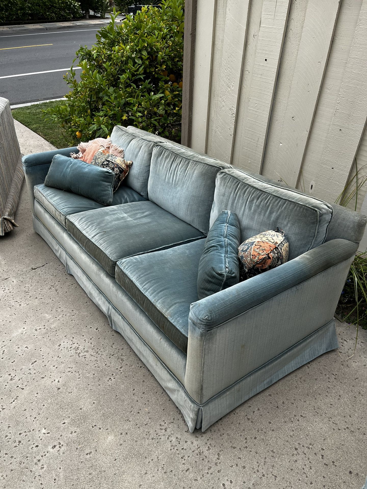 Vintage Couches FREE DELIVER for Sale in Orange, CA OfferUp