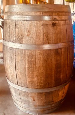Xl WOODEN BARREL WITH METAL STRAPS